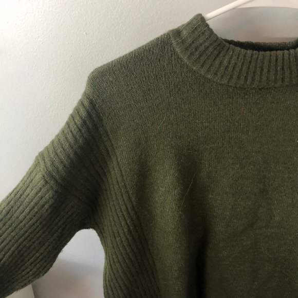 Green sweater - Picture 2 of 6